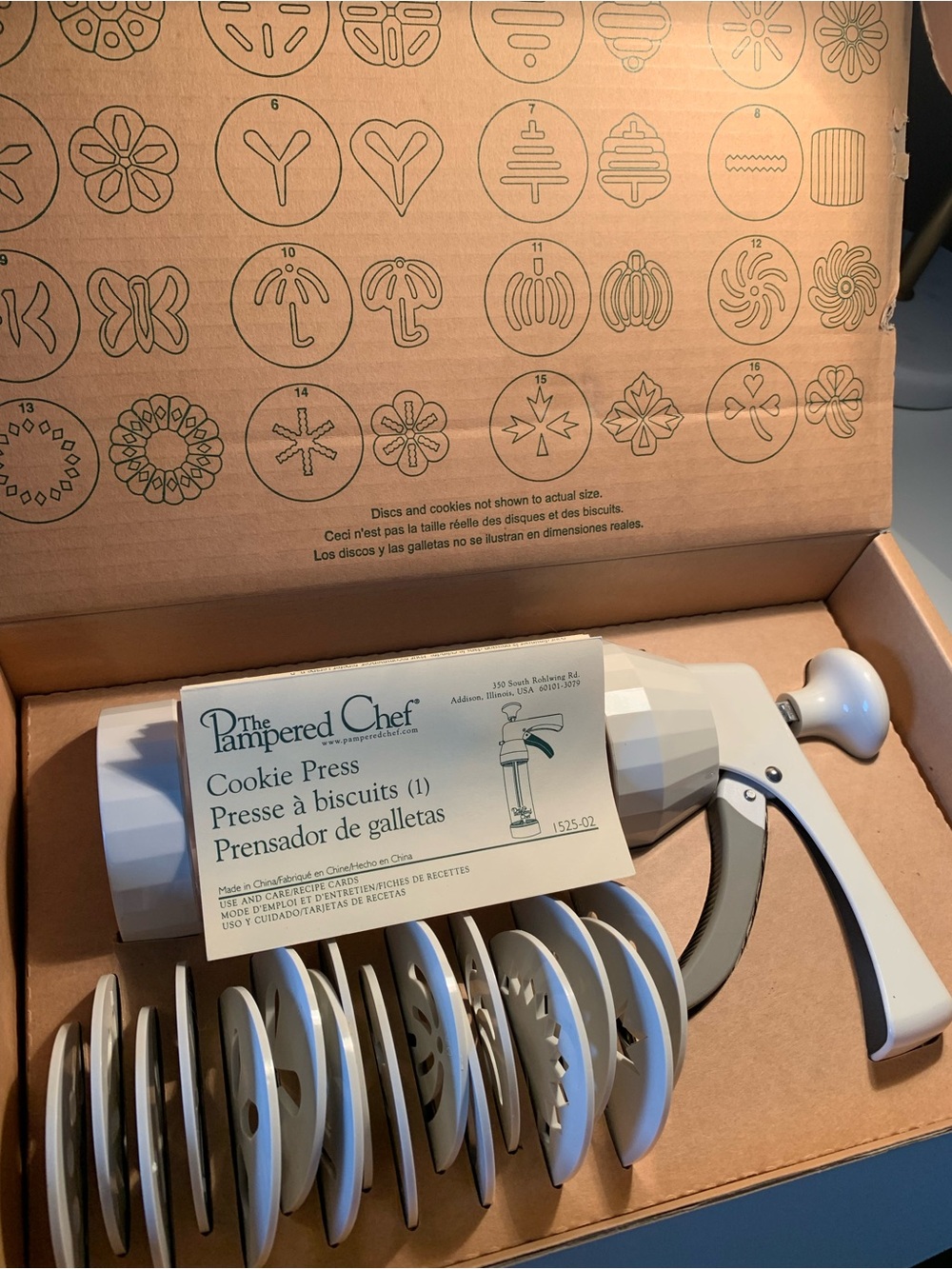 The Pampered Chef | Cookie Press with 16 Discs